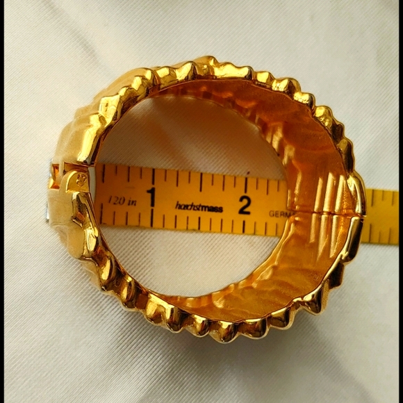 Vintage gold tone clamp bangle bracelet $13 ea. or $30 for lot. - Picture 7 of 7